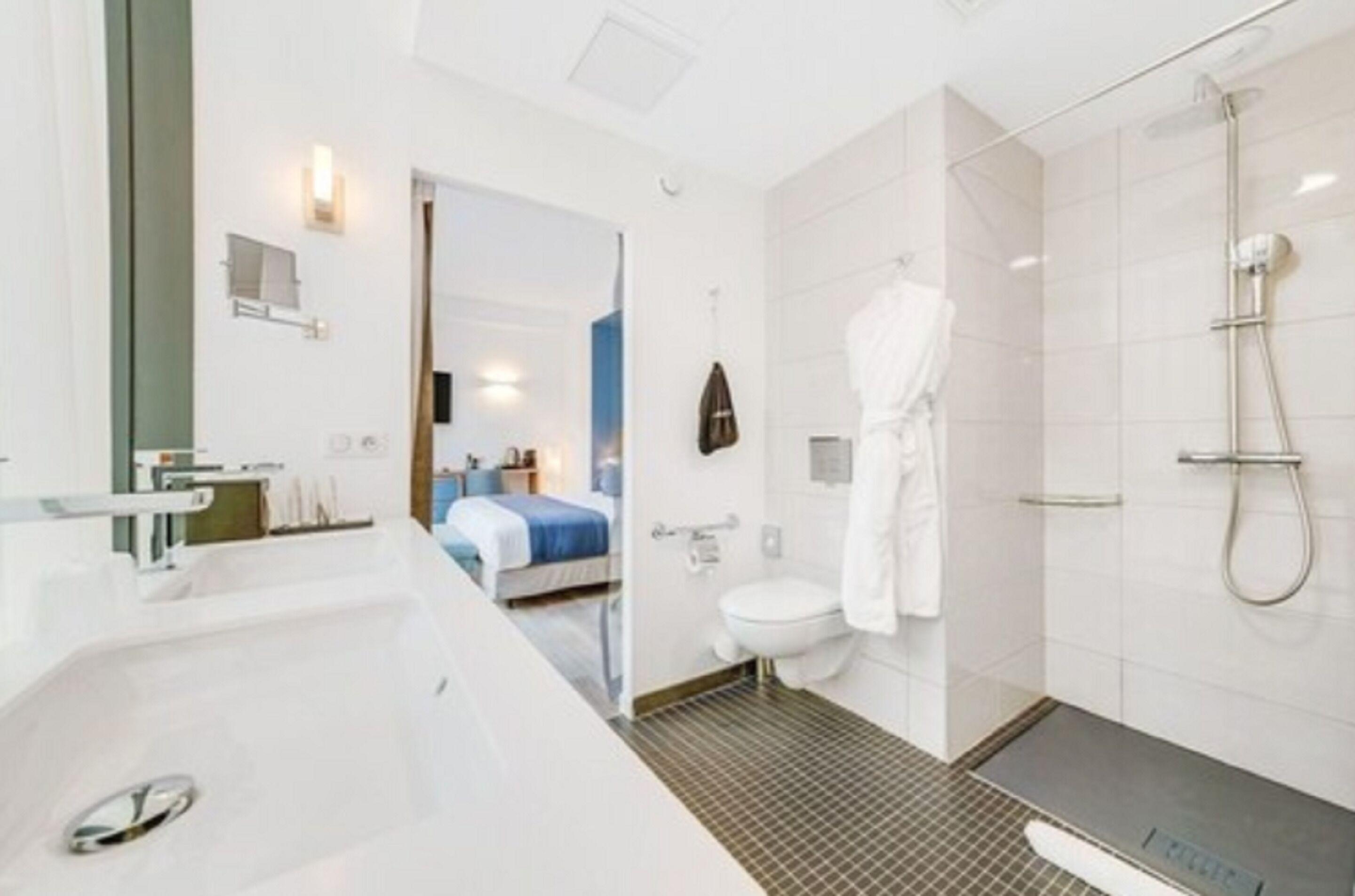 Eiffel Mademoiselle Hotel