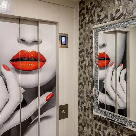 Eiffel Mademoiselle Hotel