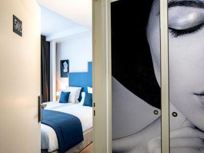 Hotel Eiffel Mademoiselle Paris